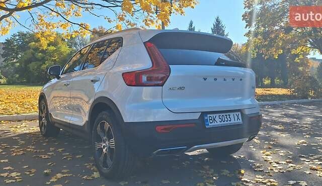 Вольво XC40 2018 в Ровно на Automoto.ua Белый Вольво XC40, объемом двигателя 1.97 л и пробегом 132 тыс. км за 23500 $, фото 3 на Automoto.ua