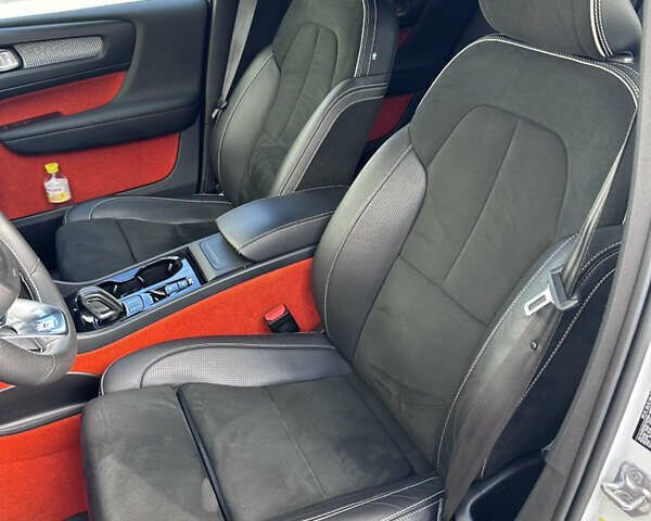 Вольво XC40 2018 в Луцке на Automoto.ua Белый Вольво XC40, объемом двигателя 1.97 л и пробегом 163 тыс. км за 24500 $, фото 14 на Automoto.ua