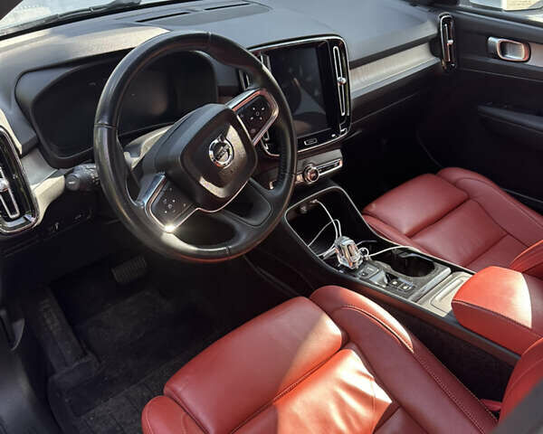 Белый Вольво XC40, объемом двигателя 1.97 л и пробегом 89 тыс. км за 24000 $, фото 13 на Automoto.ua