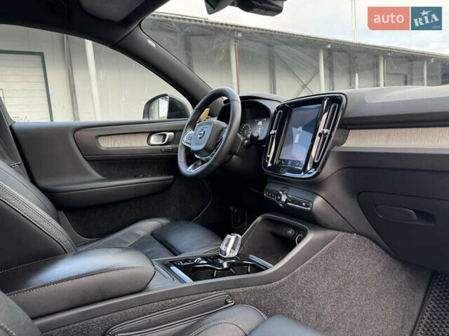 Белый Вольво XC40, объемом двигателя 1.97 л и пробегом 188 тыс. км за 26500 $, фото 46 на Automoto.ua