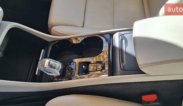 Вольво XC40 2018 в Ровно на Automoto.ua Белый Вольво XC40, объемом двигателя 1.97 л и пробегом 132 тыс. км за 23500 $, фото 17 на Automoto.ua