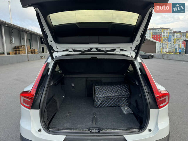 Белый Вольво XC40, объемом двигателя 1.97 л и пробегом 188 тыс. км за 26500 $, фото 45 на Automoto.ua