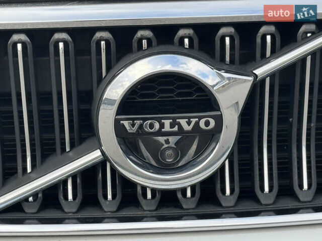 Белый Вольво XC40, объемом двигателя 1.97 л и пробегом 188 тыс. км за 26500 $, фото 25 на Automoto.ua