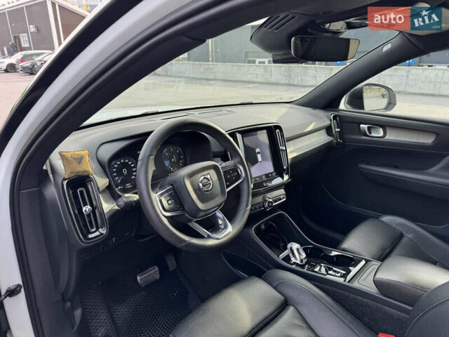 Белый Вольво XC40, объемом двигателя 1.97 л и пробегом 188 тыс. км за 26500 $, фото 26 на Automoto.ua