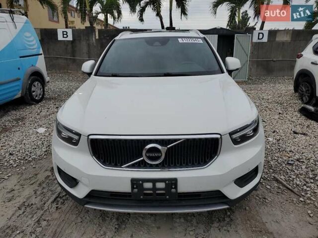 Білий Вольво XC40, об'ємом двигуна 1.97 л та пробігом 105 тис. км за 6800 $, фото 4 на Automoto.ua