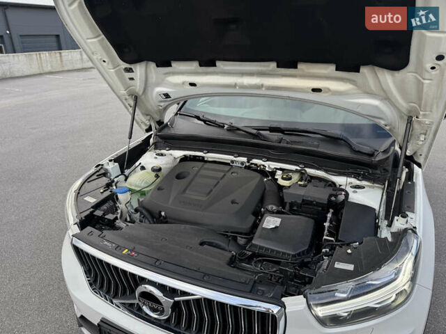 Белый Вольво XC40, объемом двигателя 1.97 л и пробегом 188 тыс. км за 26500 $, фото 47 на Automoto.ua