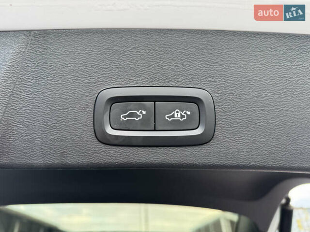 Белый Вольво XC40, объемом двигателя 1.97 л и пробегом 188 тыс. км за 26500 $, фото 44 на Automoto.ua