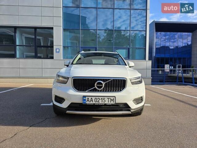 Белый Вольво XC40, объемом двигателя 1.97 л и пробегом 205 тыс. км за 27000 $, фото 6 на Automoto.ua