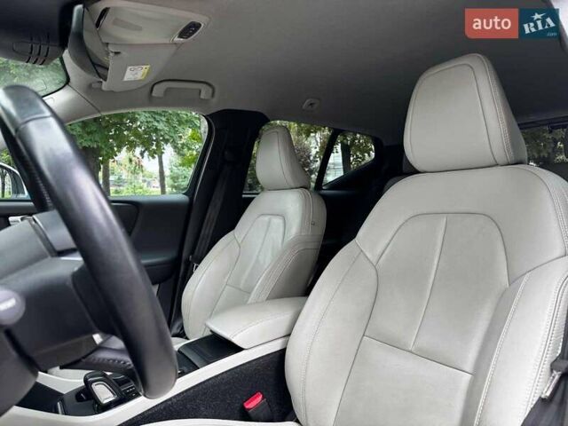 Белый Вольво XC40, объемом двигателя 2 л и пробегом 152 тыс. км за 26490 $, фото 18 на Automoto.ua