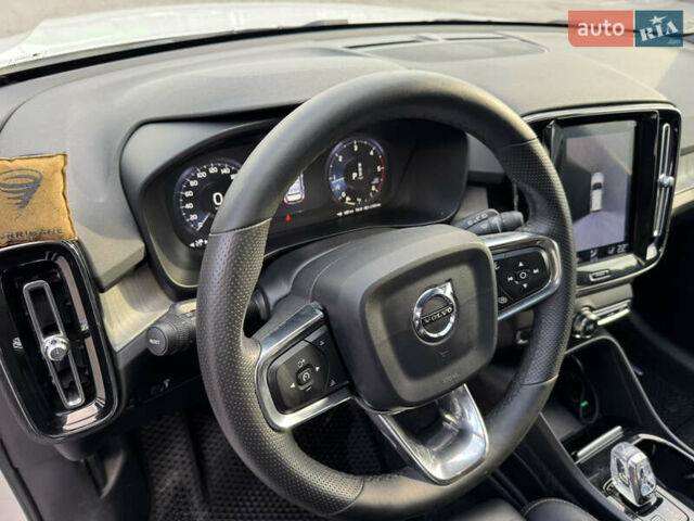 Белый Вольво XC40, объемом двигателя 1.97 л и пробегом 188 тыс. км за 26500 $, фото 36 на Automoto.ua