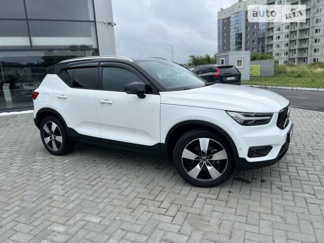 Білий Вольво XC40, об'ємом двигуна 1.97 л та пробігом 17 тис. км за 39000 $, фото 3 на Automoto.ua