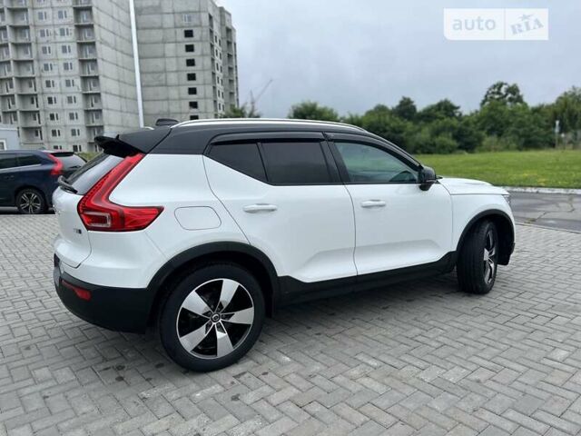 Білий Вольво XC40, об'ємом двигуна 1.97 л та пробігом 17 тис. км за 39000 $, фото 4 на Automoto.ua