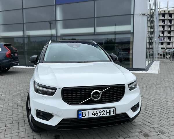 Белый Вольво XC40, объемом двигателя 1.97 л и пробегом 17 тыс. км за 39000 $, фото 1 на Automoto.ua