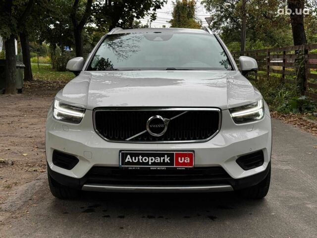 Белый Вольво XC40, объемом двигателя 2 л и пробегом 152 тыс. км за 26490 $, фото 1 на Automoto.ua