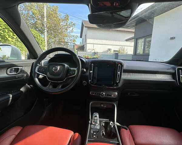 Белый Вольво XC40, объемом двигателя 1.97 л и пробегом 89 тыс. км за 24000 $, фото 22 на Automoto.ua