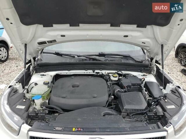 Білий Вольво XC40, об'ємом двигуна 1.97 л та пробігом 105 тис. км за 6800 $, фото 10 на Automoto.ua