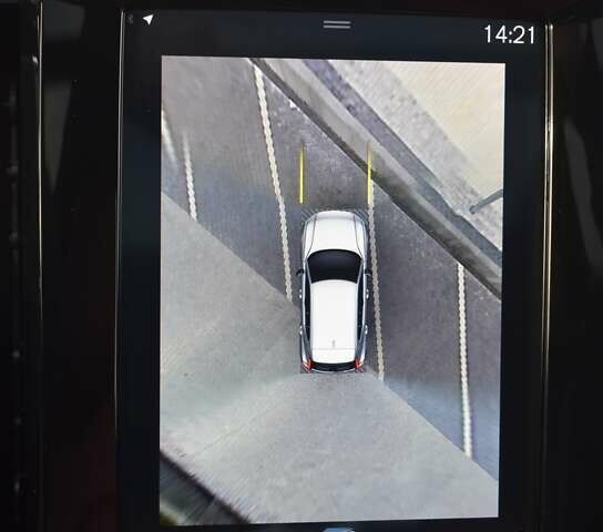 Белый Вольво XC40, объемом двигателя 1.97 л и пробегом 97 тыс. км за 27300 $, фото 8 на Automoto.ua