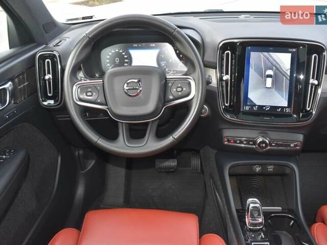 Белый Вольво XC40, объемом двигателя 1.97 л и пробегом 97 тыс. км за 27300 $, фото 5 на Automoto.ua