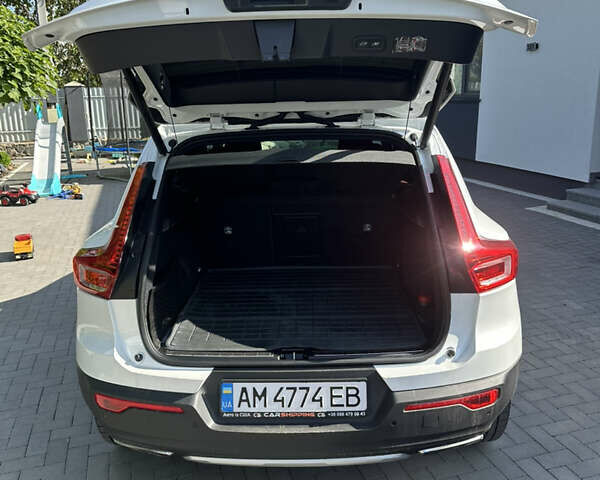 Белый Вольво XC40, объемом двигателя 1.97 л и пробегом 89 тыс. км за 24000 $, фото 8 на Automoto.ua