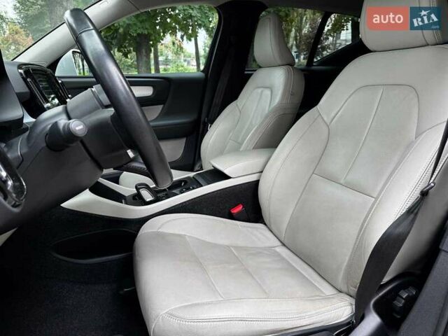 Белый Вольво XC40, объемом двигателя 2 л и пробегом 152 тыс. км за 26490 $, фото 16 на Automoto.ua