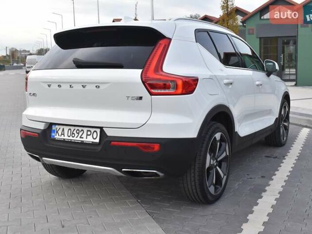 Белый Вольво XC40, объемом двигателя 1.97 л и пробегом 97 тыс. км за 27300 $, фото 19 на Automoto.ua