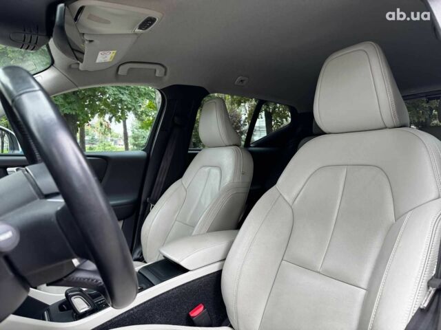 Белый Вольво XC40, объемом двигателя 2 л и пробегом 152 тыс. км за 26490 $, фото 18 на Automoto.ua