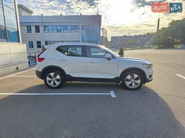 Белый Вольво XC40, объемом двигателя 1.97 л и пробегом 205 тыс. км за 27000 $, фото 7 на Automoto.ua