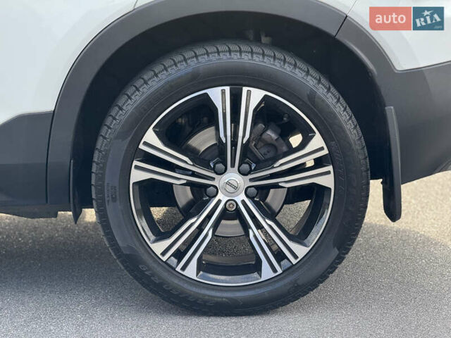 Белый Вольво XC40, объемом двигателя 1.97 л и пробегом 188 тыс. км за 26500 $, фото 21 на Automoto.ua