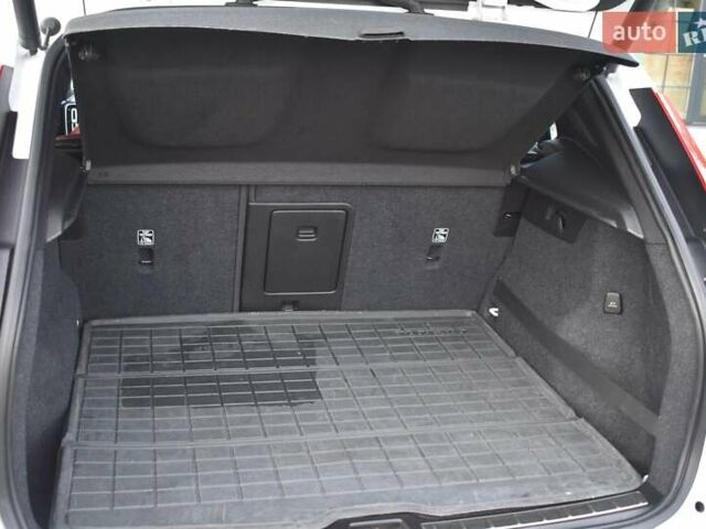 Белый Вольво XC40, объемом двигателя 1.97 л и пробегом 97 тыс. км за 27300 $, фото 16 на Automoto.ua