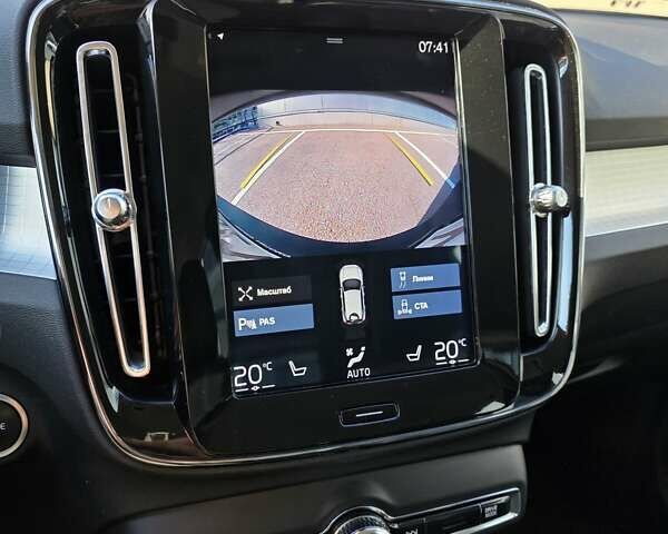 Белый Вольво XC40, объемом двигателя 1.97 л и пробегом 205 тыс. км за 27000 $, фото 23 на Automoto.ua