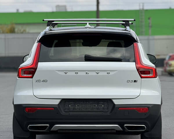 Белый Вольво XC40, объемом двигателя 1.97 л и пробегом 188 тыс. км за 26500 $, фото 11 на Automoto.ua