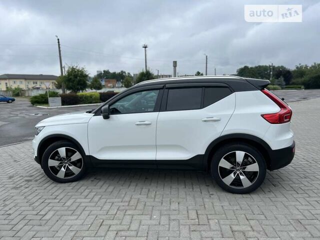 Білий Вольво XC40, об'ємом двигуна 1.97 л та пробігом 17 тис. км за 39000 $, фото 7 на Automoto.ua