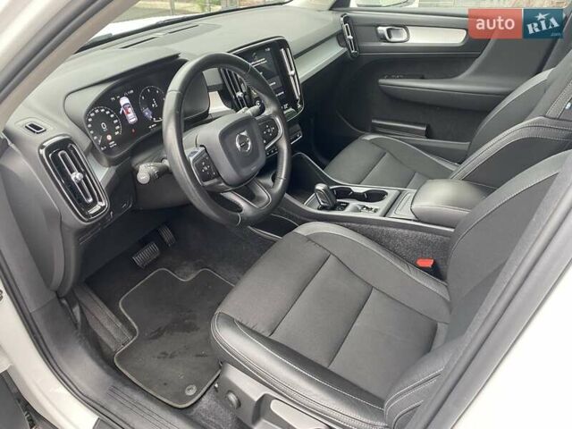Белый Вольво XC40, объемом двигателя 1.97 л и пробегом 122 тыс. км за 28528 $, фото 8 на Automoto.ua