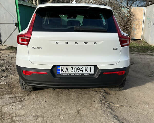 Білий Вольво XC40, об'ємом двигуна 2 л та пробігом 89 тис. км за 32500 $, фото 19 на Automoto.ua