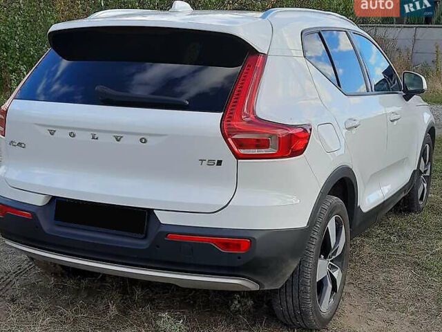 Білий Вольво XC40, об'ємом двигуна 1.97 л та пробігом 70 тис. км за 22000 $, фото 4 на Automoto.ua