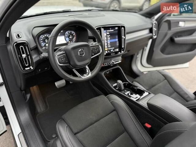 Білий Вольво XC40, об'ємом двигуна 1.97 л та пробігом 78 тис. км за 25800 $, фото 22 на Automoto.ua