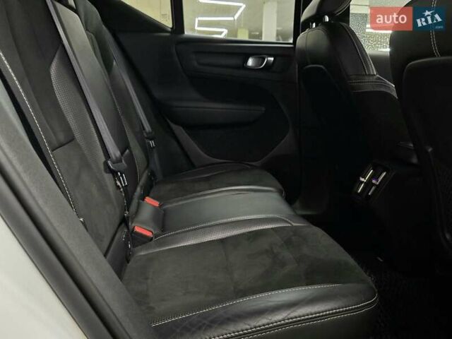 Білий Вольво XC40, об'ємом двигуна 1.97 л та пробігом 70 тис. км за 20999 $, фото 22 на Automoto.ua