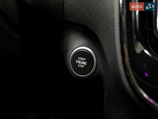 Белый Вольво XC40, объемом двигателя 1.97 л и пробегом 70 тыс. км за 20999 $, фото 15 на Automoto.ua