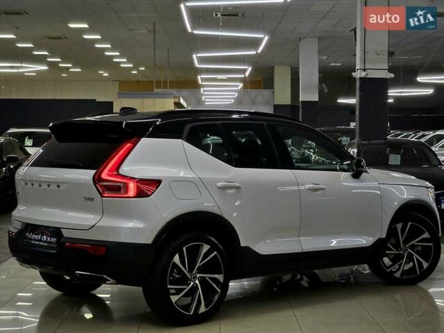 Белый Вольво XC40, объемом двигателя 1.97 л и пробегом 70 тыс. км за 20999 $, фото 4 на Automoto.ua
