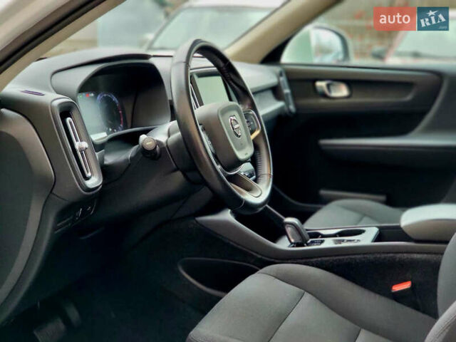 Белый Вольво XC40, объемом двигателя 1.97 л и пробегом 130 тыс. км за 24999 $, фото 12 на Automoto.ua