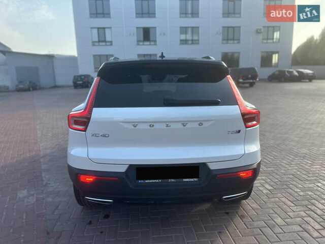 Белый Вольво XC40, объемом двигателя 1.97 л и пробегом 114 тыс. км за 25300 $, фото 9 на Automoto.ua