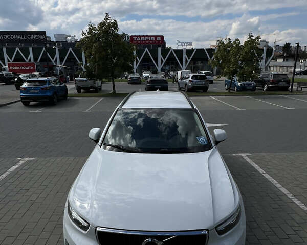 Белый Вольво XC40, объемом двигателя 1.97 л и пробегом 245 тыс. км за 27600 $, фото 18 на Automoto.ua