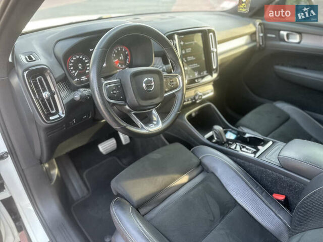 Белый Вольво XC40, объемом двигателя 1.97 л и пробегом 114 тыс. км за 25300 $, фото 18 на Automoto.ua