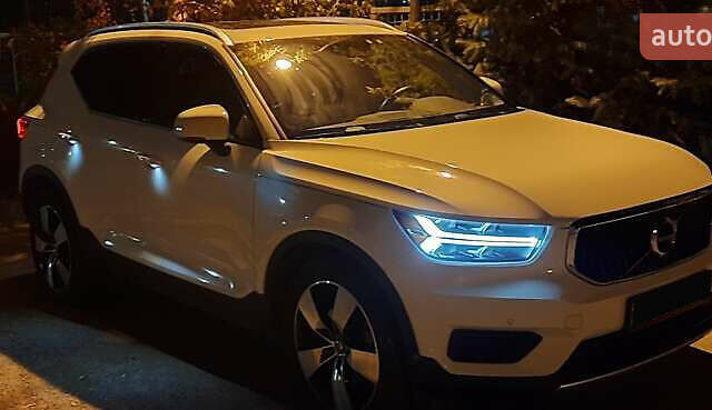 Білий Вольво XC40, об'ємом двигуна 1.97 л та пробігом 70 тис. км за 22000 $, фото 11 на Automoto.ua
