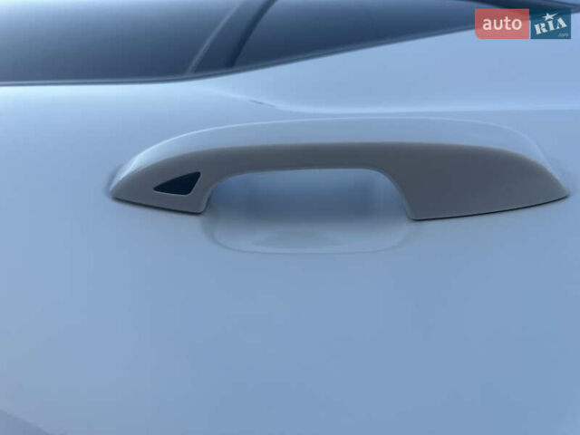 Белый Вольво XC40, объемом двигателя 1.97 л и пробегом 114 тыс. км за 25300 $, фото 16 на Automoto.ua