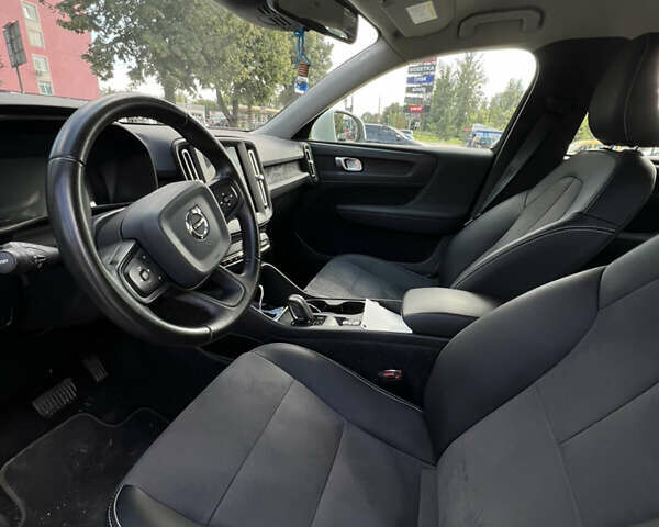 Белый Вольво XC40, объемом двигателя 1.97 л и пробегом 245 тыс. км за 27600 $, фото 12 на Automoto.ua
