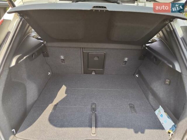 Белый Вольво XC40, объемом двигателя 1.97 л и пробегом 104 тыс. км за 24000 $, фото 13 на Automoto.ua