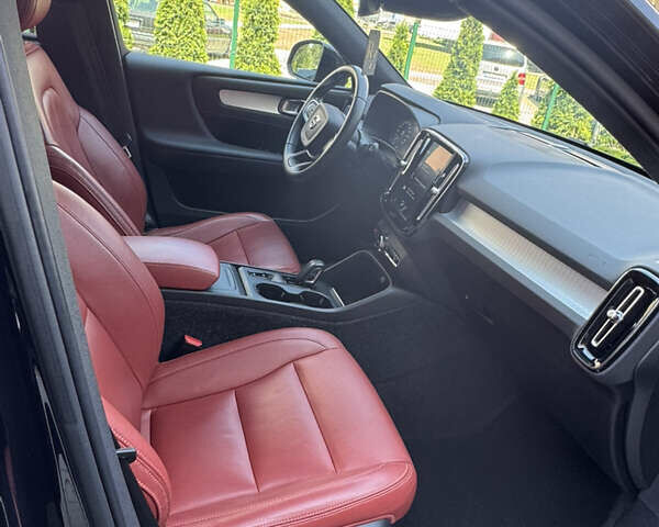 Білий Вольво XC40, об'ємом двигуна 1.97 л та пробігом 73 тис. км за 22800 $, фото 12 на Automoto.ua