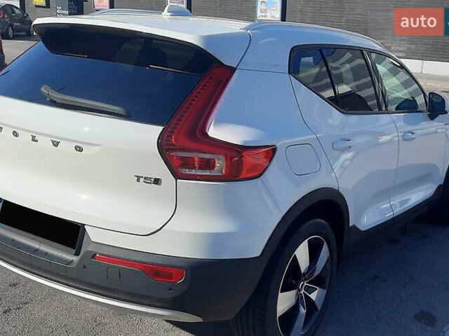 Білий Вольво XC40, об'ємом двигуна 1.97 л та пробігом 70 тис. км за 22000 $, фото 5 на Automoto.ua