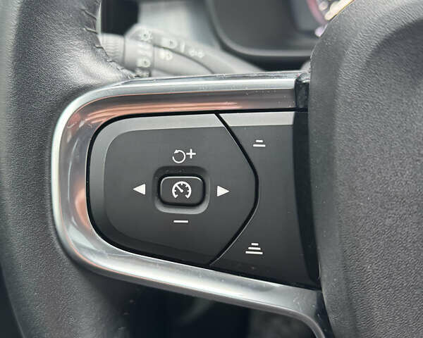 Белый Вольво XC40, объемом двигателя 1.97 л и пробегом 73 тыс. км за 21500 $, фото 30 на Automoto.ua